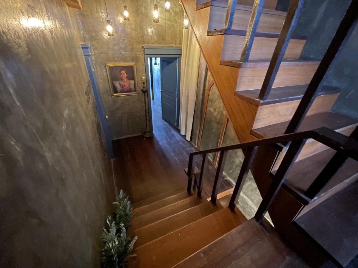 Central Old Town Cottage Bangkok Exterior photo